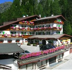 Roy 3* Malga Ciapela